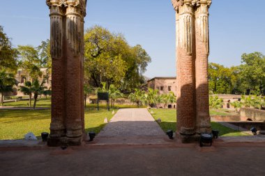 Lucknow, Inde - 03: 15 2024: Lucknow, Hindistan, Uttar Pradesh, Lucknow, Lucknow 'da Dr. Fayrer' in Konutu, güneşli bir günde yaz mevsimi. .