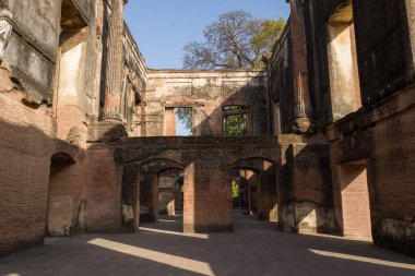 Lucknow, Inde - 03: 15: 2024: Lucknow, Hindistan, Uttar Pradesh, Lucknow 'daki Konaklama Salonu, güneşli bir günde. .