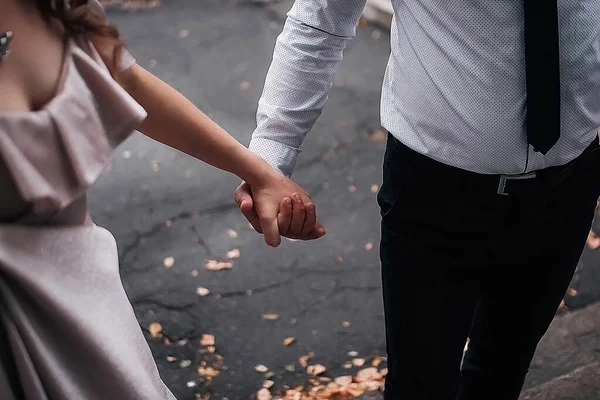 Casal Jovem Amantes Segurar Mãos Firmemente — Fotografia de Stock