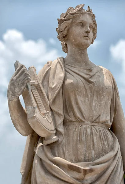 Estátua Antiga Uma Deusa Grega Com Uma Harpa Bang Pales — Fotografia de Stock