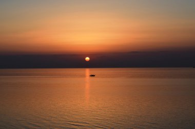 Denizde gün batımı