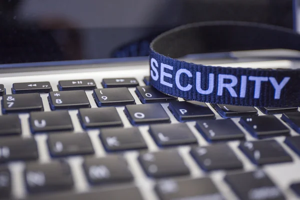 Palabra seguridad en teclado labtop simbolizado cibercrimen protecti —  Fotos de Stock