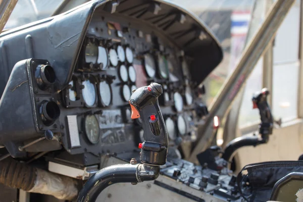 Helikopter uçuş kontrol ve kokpit