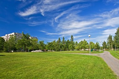 Şehir Parkı rüzgarlı bulutlu