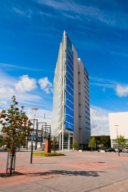 Jyvaskyla, Finlandiya - 31 Ağustos: Modern şehir ile yeni skyscr parçası