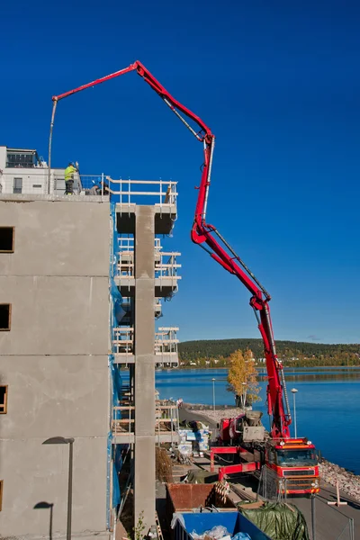 Büyük beton pompası