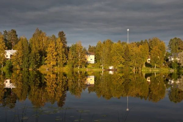 House on lake — Stock Photo, Image