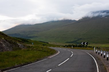 Highlads, İskoçya'da boş yol