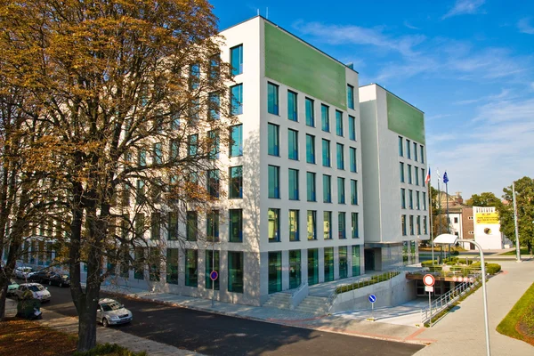 Edificio de oficinas moderno —  Fotos de Stock