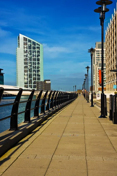 Promenade au bord de la rivière à Liverpool — Photo