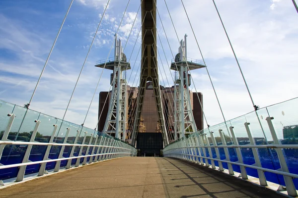 Manchester Millennium Köprüsü