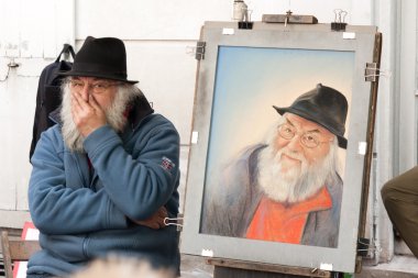Paris, Fransa Mayıs 2011: montmartre, yaşlı adam