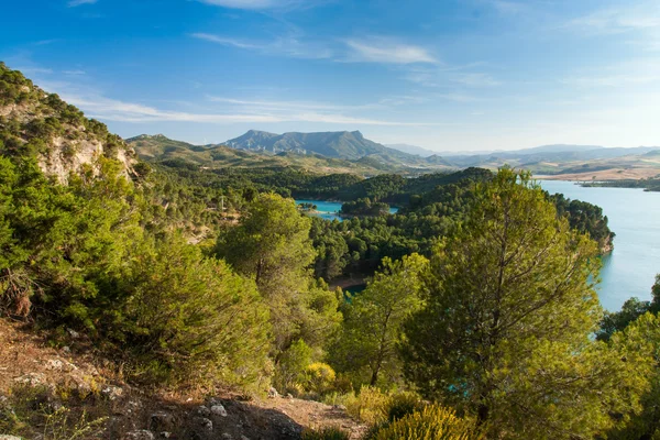 Malaga Španělsko: jezerní oblasti poblíž Gobantes — Stock fotografie