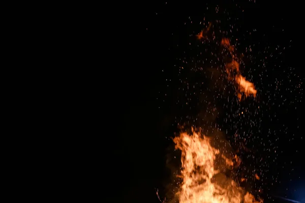 Feu Avec Bois Chauffage Sol Flammes Rouges Avec Fond Noir — Photo