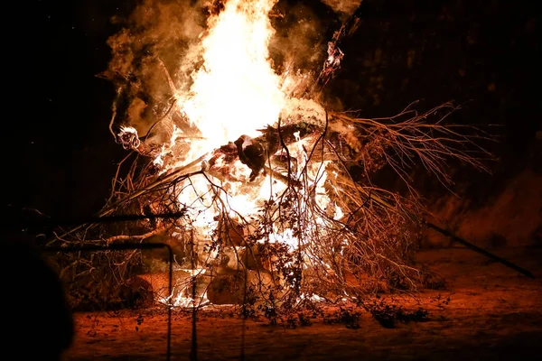 Fire Firewood Ground Red Flames Black Background Beautiful Sparks — Stock Photo, Image