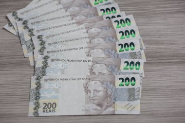 200 reais banknotun görüntüsü.