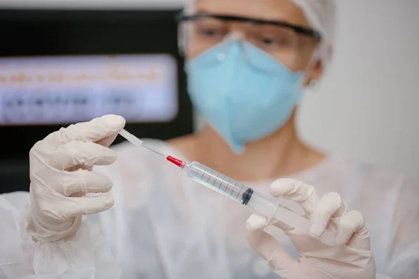 Vaccini Covid Medici Con Guanti Maschera Protettiva — Foto Stock