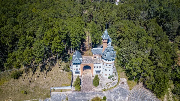 Castillo Medieval Medio Hermosa Naturaleza Con Fondo Paisajístico — Foto de Stock