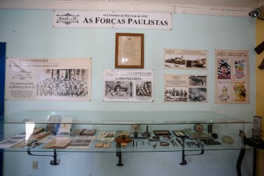  Brasil Nota 10 Müzesi, Passo Quatro 'da, Minas Gerais' in güneyinde yer almaktadır. Kasaba 16 binden biraz fazla nüfusa sahip ve dağların ortasında olmasına rağmen.