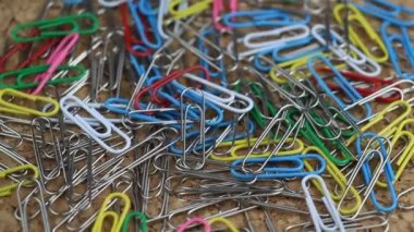 Renkli ve Metal ataş bir Cork tablo büro ofis görüntüleri döndürme