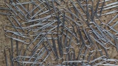 Bir Cork tablo büro görüntüleri dönen metal ataş işleri