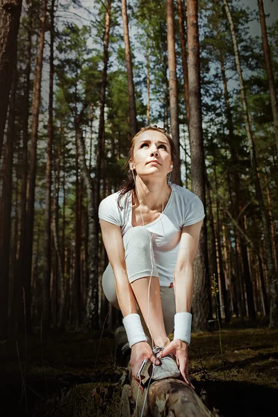 Female runner jogging during outdoor workout on trail in park or forest. — Stock Photo, Image