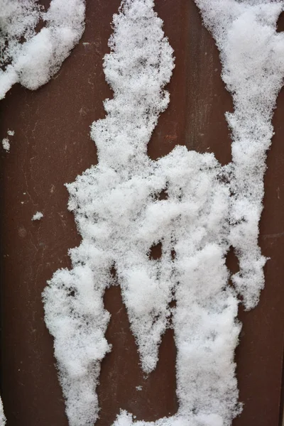 Neige Blanche Moelleuse Dans Diverses Formes Inhabituelles Trouve Sur Mur — Photo