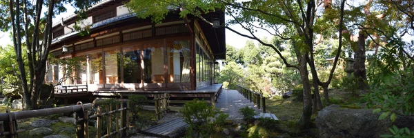 Panorama del giardino giapponese Yoshikien, Nara, Giappone — Foto Stock