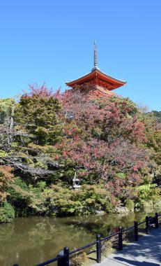 Bir pagoda Kiyomizu Tapınağı, Kyoto
