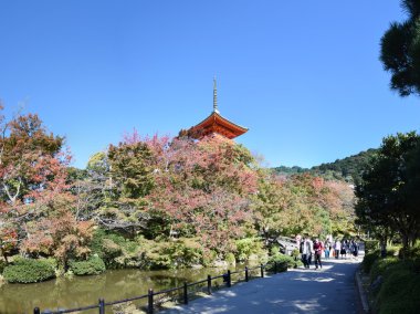 Bir pagoda Kiyomizu Tapınağı, Kyoto