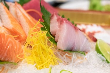 Tabakta saşimi, Japon yemeği..