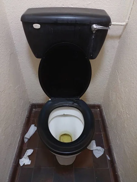 Offentlig Toalett Mörk Svart Och Vit Slätt — Stockfoto