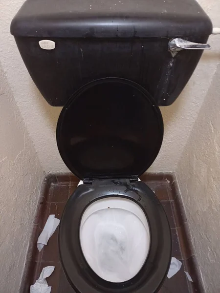 Publiczna Toaleta Ciemny Czarny Biały Zwykły — Zdjęcie stockowe