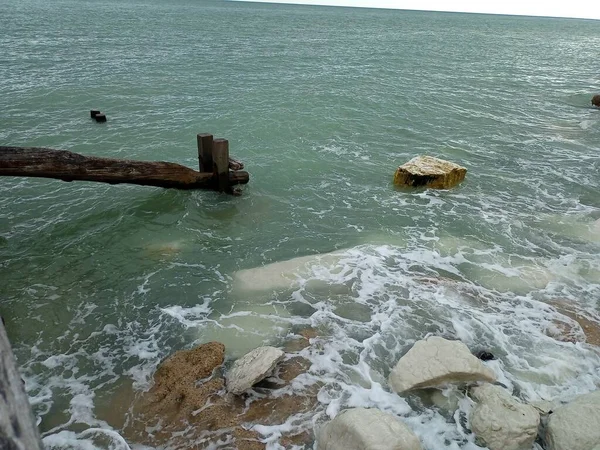 Plage Côté Océan Vagues Sur Les Rochers Front Mer Par — Photo