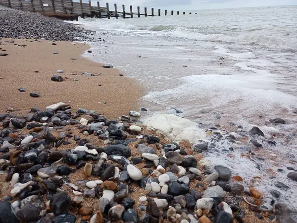 Strand Seite Ozeanwellen Auf Felsen Direkt Strand Von Pier Grau — Stockfoto