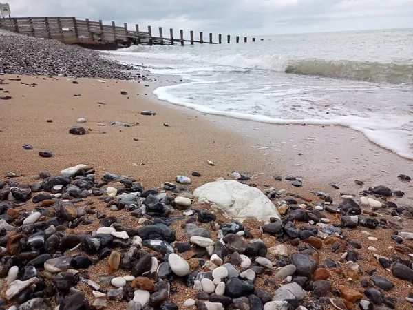 Strand Seite Ozeanwellen Auf Felsen Direkt Strand Von Pier Grau — Stockfoto