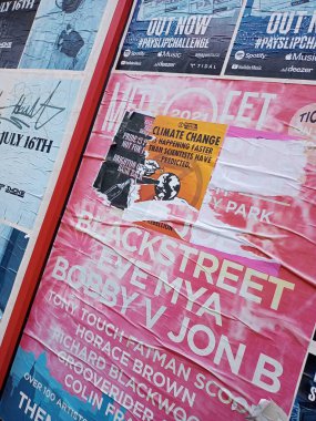 Yaratıcı Innovative Graffiti poster sanatsal şehir sanatı mesajı