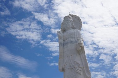 Ayakta Buddha Tapınağı Kuan Yin yeşim heykeli ile