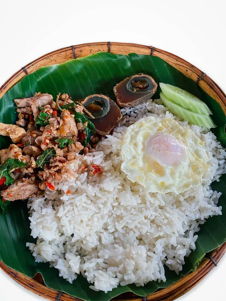 Nasi Ditaburi Daging Babi Goreng Atau Daging Sapi Dan Kemangi — Stok Foto