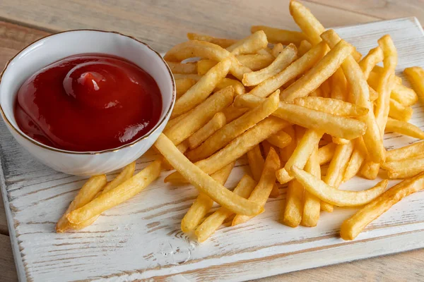 Frites Chaudes Dorées Avec Ketchup Sur Fond Bois Savoureux Fast — Photo