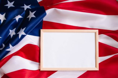 Amerikan bayrağı ve boş çerçeve. Bağımsızlık, Anma Günü. ABD 'de ulusal bayramları kutlama kavramı. ABD Kültürü.