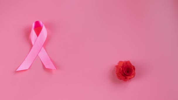 Medvetenhet Bröstcancer Månad Rosa Band Och Blomma Färgad Bakgrund Stoppa — Stockvideo