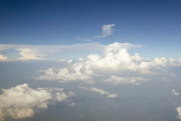 白い雲と青い空 — ストック写真