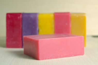 Sabun bar lezzet gül madde üzerinde ahşap yönetim kurulu ba izole ile