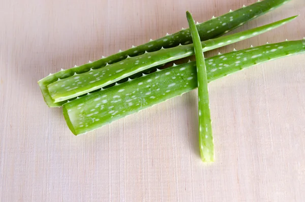 Aloe vera na białym tle deska — Zdjęcie stockowe