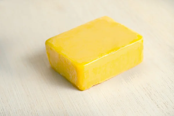 Jabón sabor barra con ingrediente de mango aislado en tablero de madera b — Foto de Stock