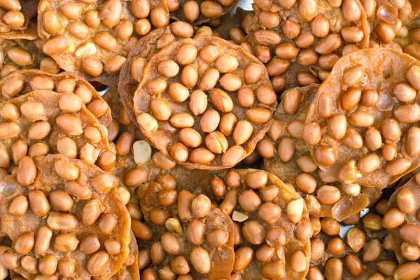 Kacang di atas piring renyah beras — Stok Foto