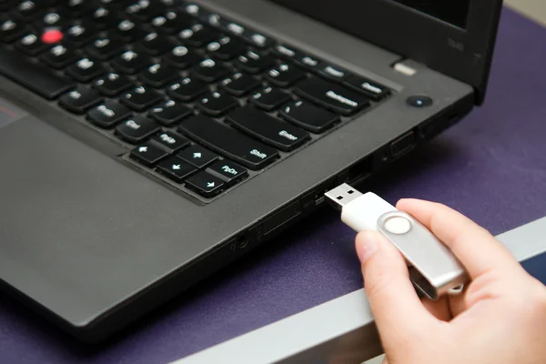 IT virus enter laptop computer via USB thumb drive or USB stick — Stock Photo, Image