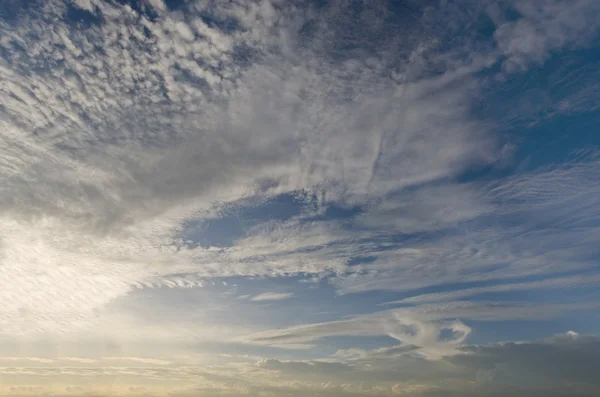 Sky pozadí s zataženo scény (letní obloze) grafiky nás — Stock fotografie