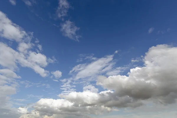 Sky pozadí s zataženo scény (letní obloze) grafiky nás — Stock fotografie